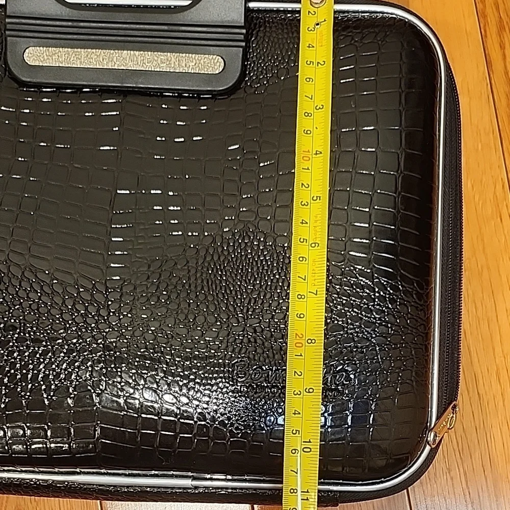 Bombata Elegant Black Crocodile Pattern Laptop Bag
